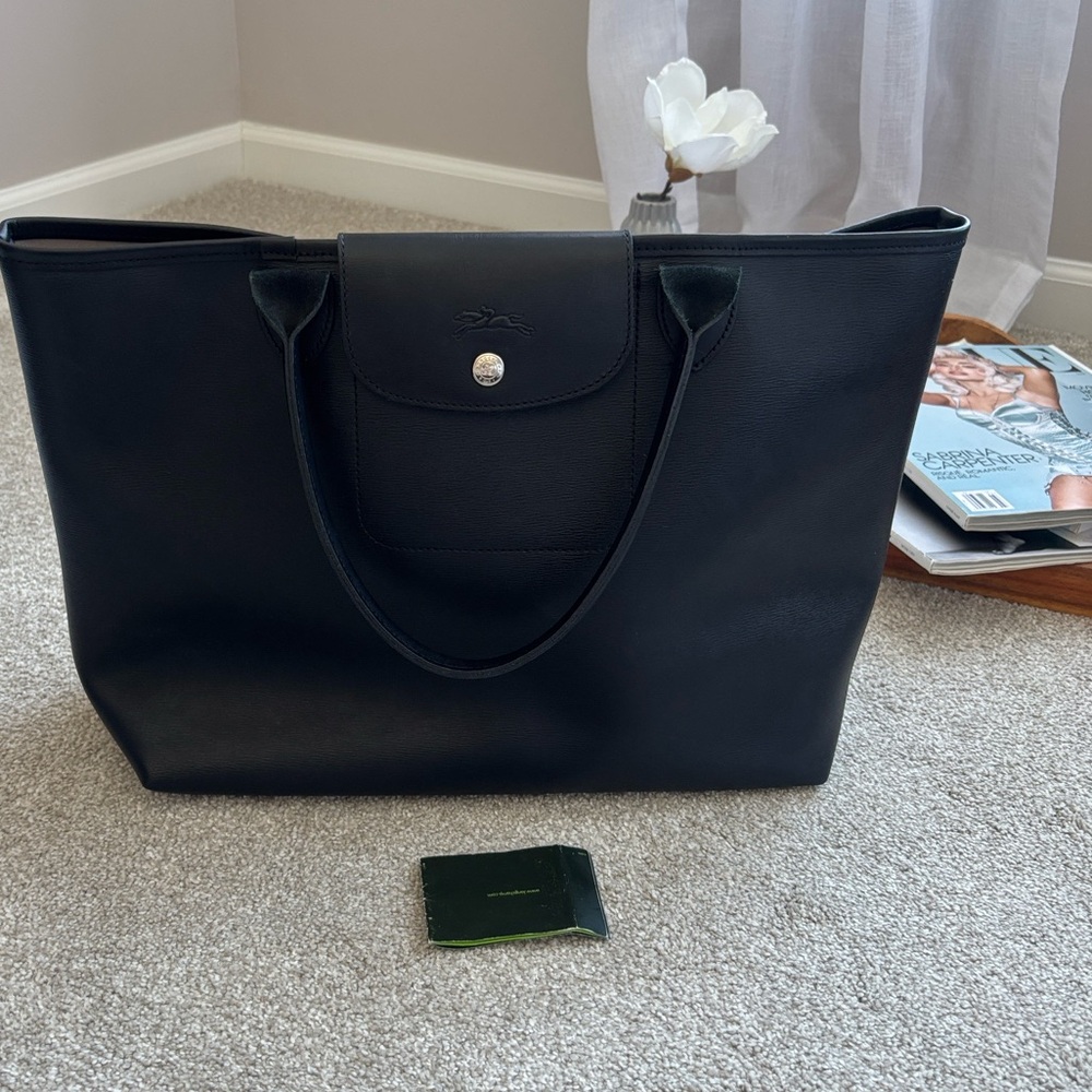 Longchamp Le Pilage Elegant Black Leather Tote Bag. Excellent condition.